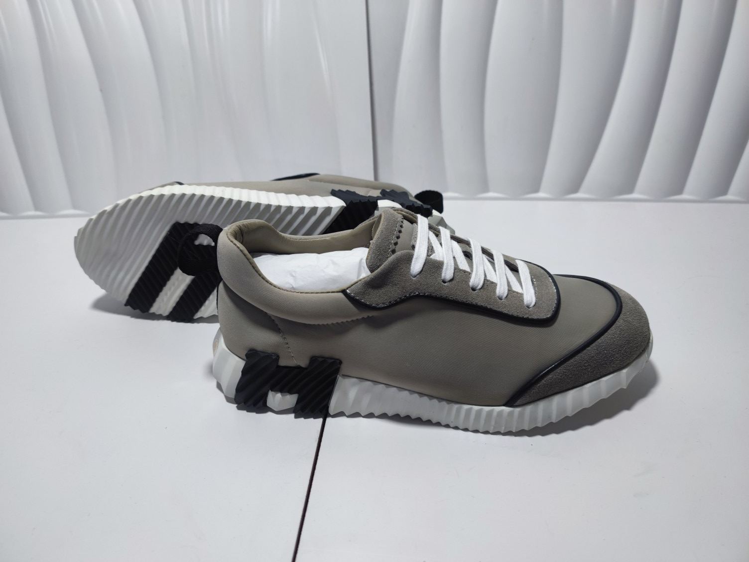 エルメス［Hermès］テックフュージョン スニーカー