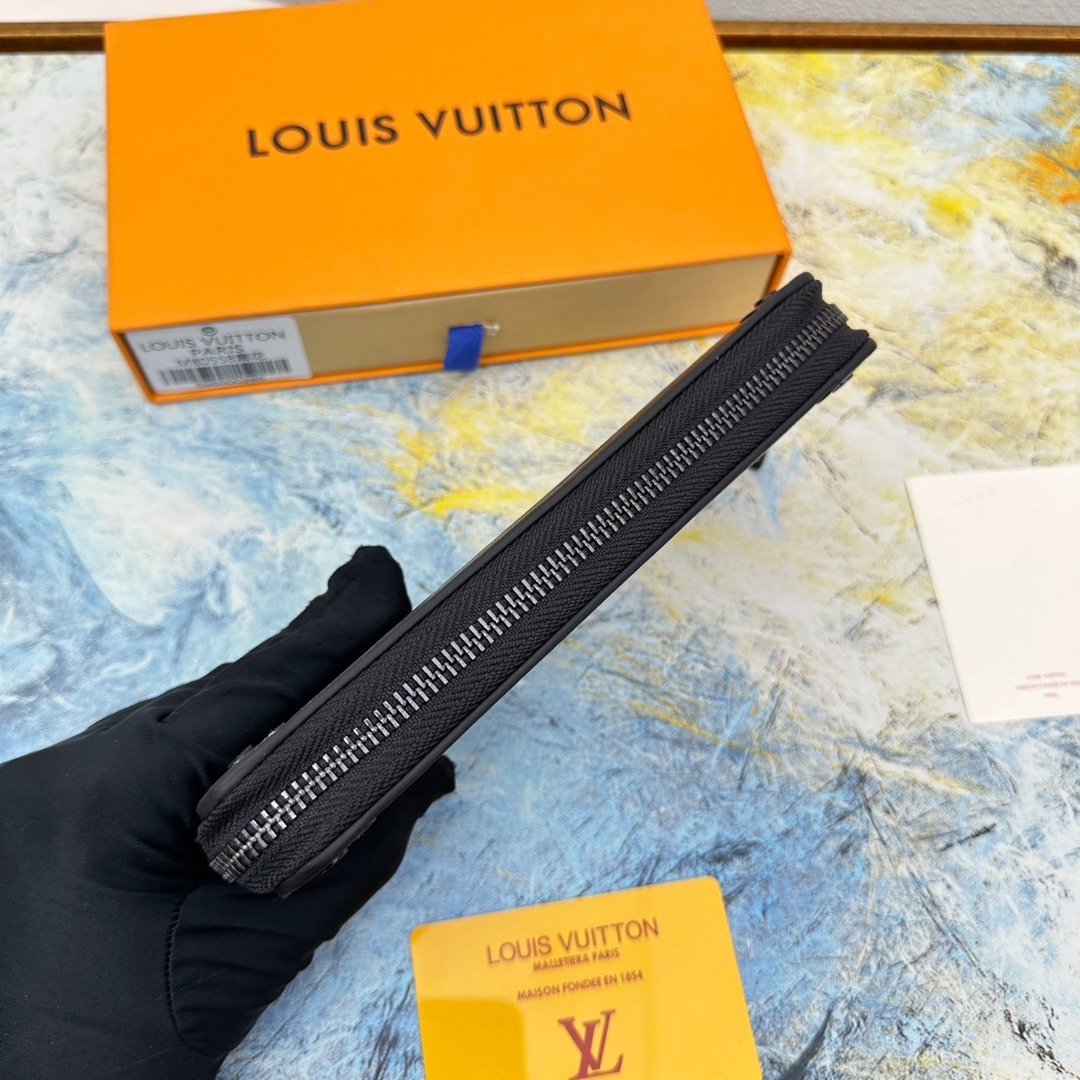 ルイ・ヴィトン「Louis Vuitton」LV   M80558 TRUNK 男性用ソフトトランクから着想を得たジッパー財布です