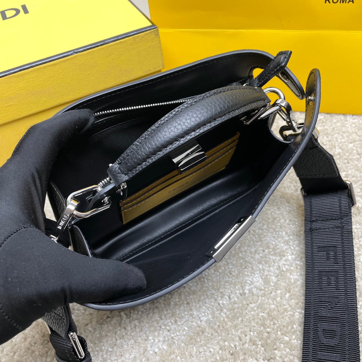 フェンディ「Fendi」高級メンズショルダーバッグイタリアハンドバッグ