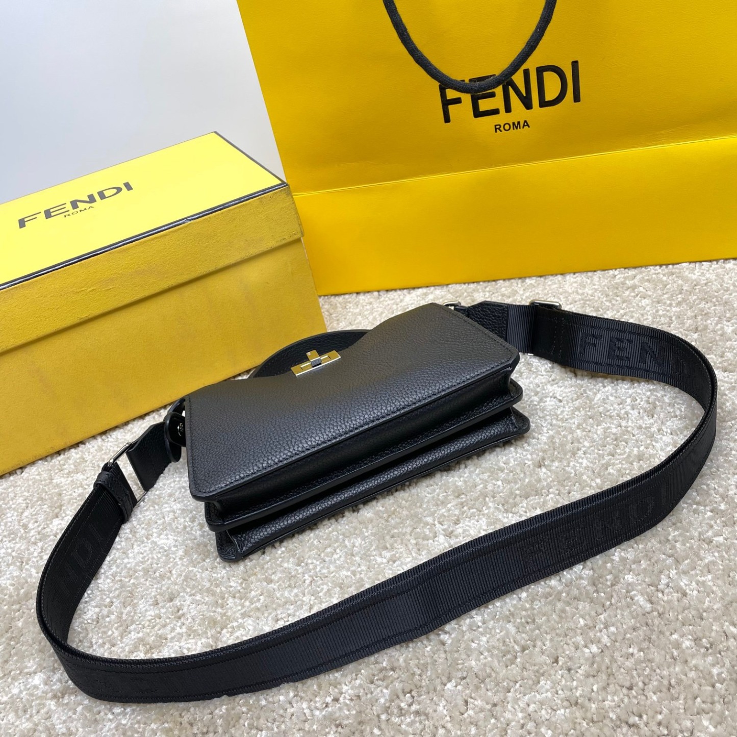 フェンディ「Fendi」高級メンズショルダーバッグイタリアハンドバッグ
