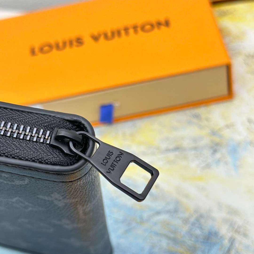 ルイ・ヴィトン「Louis Vuitton」LV   M80558 TRUNK 男性用ソフトトランクから着想を得たジッパー財布です