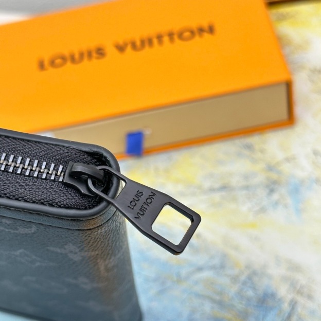 ルイ・ヴィトン「Louis Vuitton」LV   M80558 TRUNK 男性用ソフトトランクから着想を得たジッパー財布です