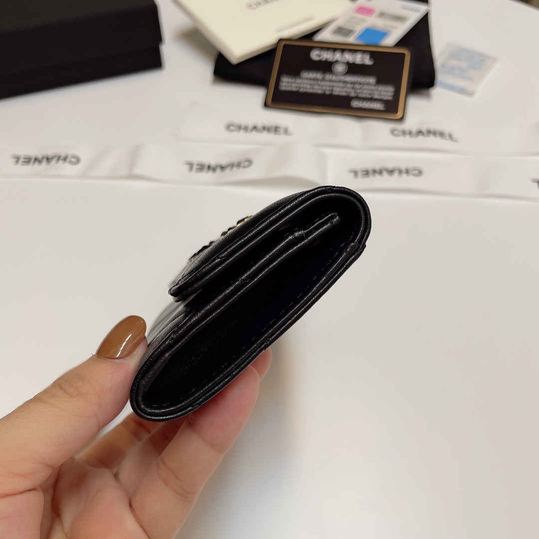 シャネル「Chanel」 ラムスキン フラップ ウォレット 財布