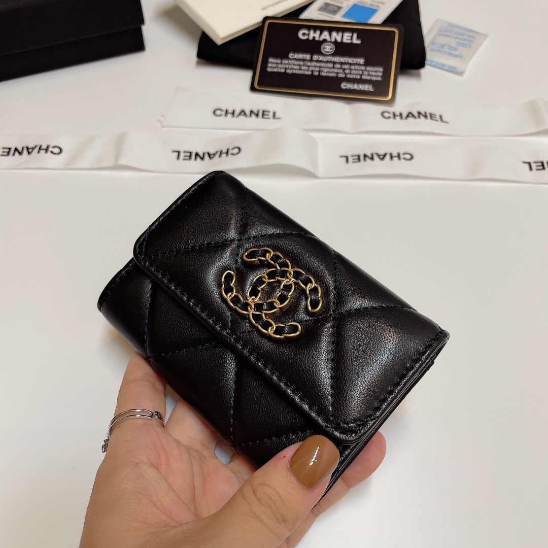 シャネル「Chanel」 ラムスキン フラップ ウォレット 財布
