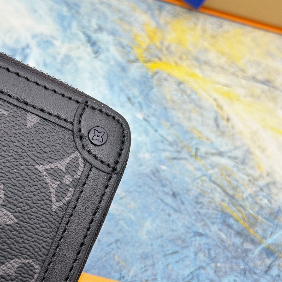 ルイ・ヴィトン「Louis Vuitton」LV   M80558 TRUNK 男性用ソフトトランクから着想を得たジッパー財布です