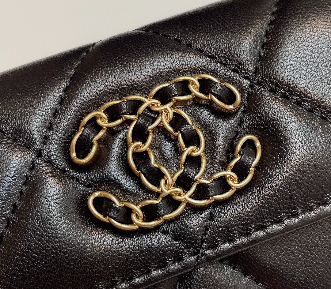 シャネル「Chanel」 ラムスキン フラップ ウォレット 財布