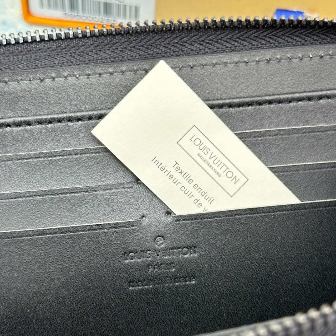 ルイ・ヴィトン「Louis Vuitton」LV   M80558 TRUNK 男性用ソフトトランクから着想を得たジッパー財布です