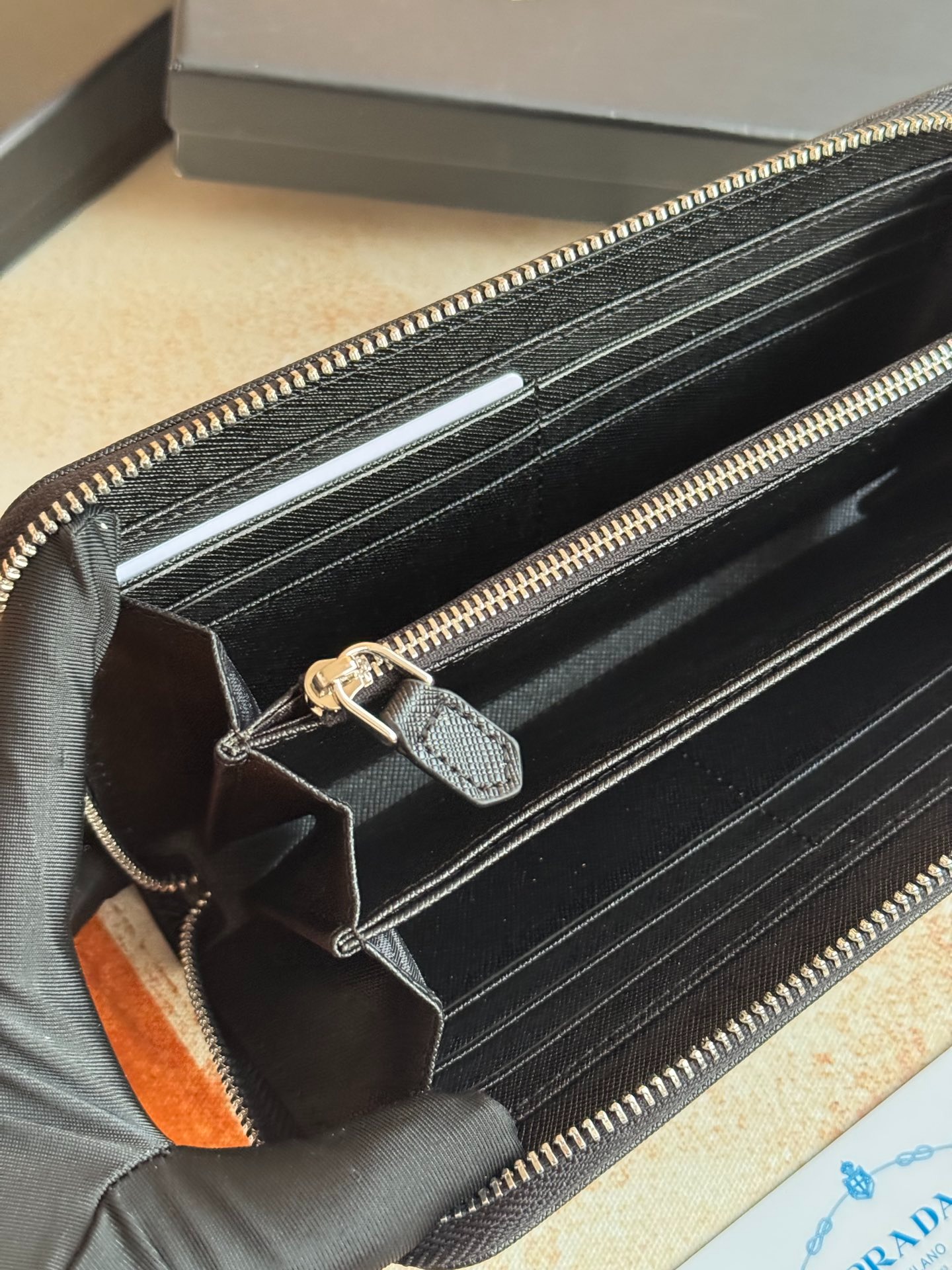 ✨最終値下げ✨新品未使用品！PRADA プラダ　ブラック サフィアーノレザー財布 PRADA(プラダ) サフィアーノレザー 財布 ブラック – ISETAN
