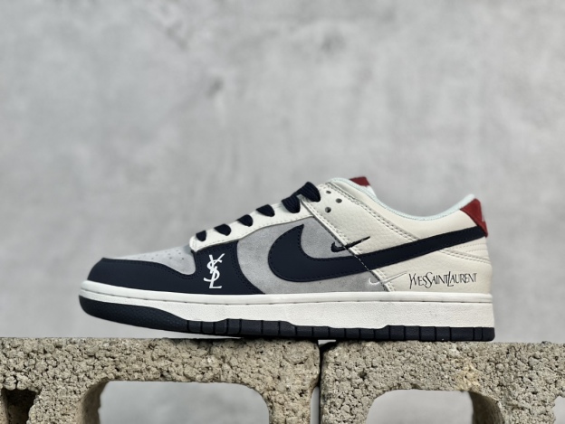 NIKE SB Dunk Low Saint Laurent コラボレーションのトリプルスウォッシュスニーカー
