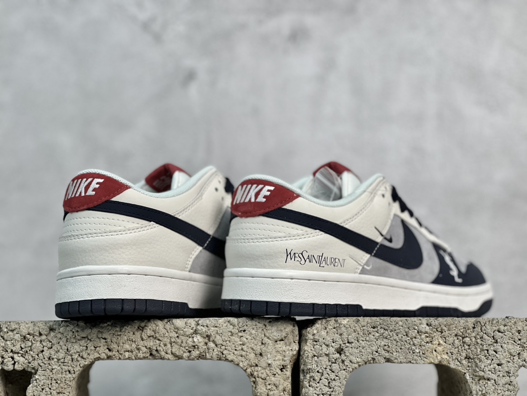 NIKE SB Dunk Low Saint Laurent コラボレーションのトリプルスウォッシュスニーカー