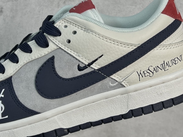NIKE SB Dunk Low Saint Laurent コラボレーションのトリプルスウォッシュスニーカー