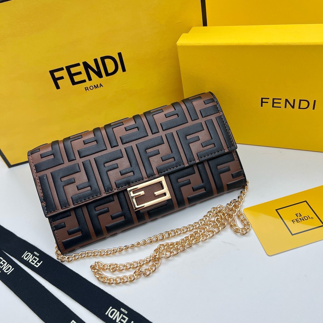 フェンディ(Fendi)FF柄クロスボディバッグ