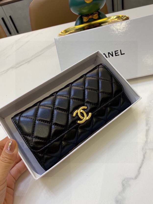 シャネル(Chanel) ラムスキン フラップ ウォレット 財布