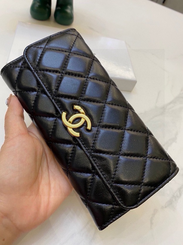 シャネル(Chanel) ラムスキン フラップ ウォレット 財布