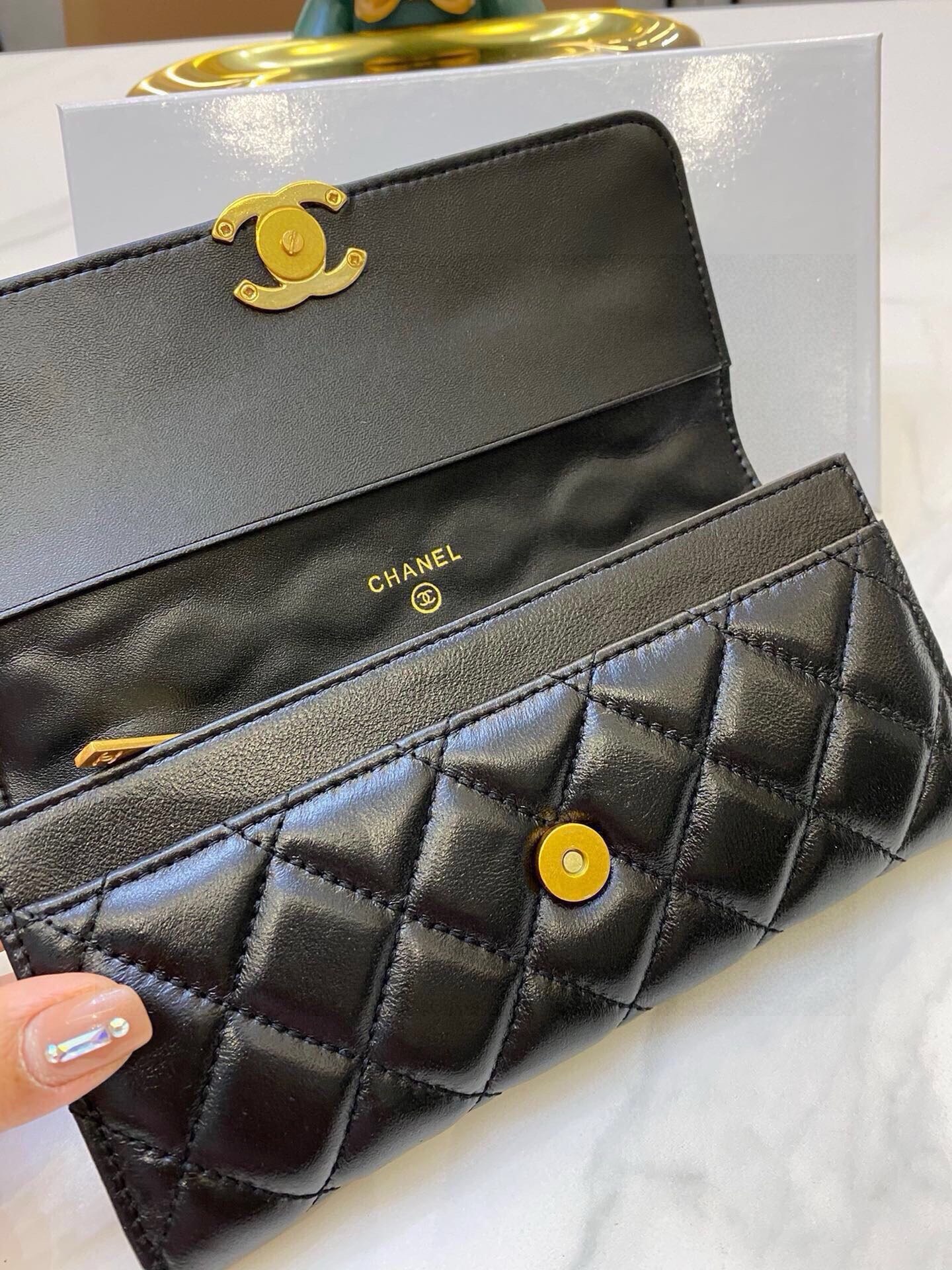 シャネル(Chanel) ラムスキン フラップ ウォレット 財布