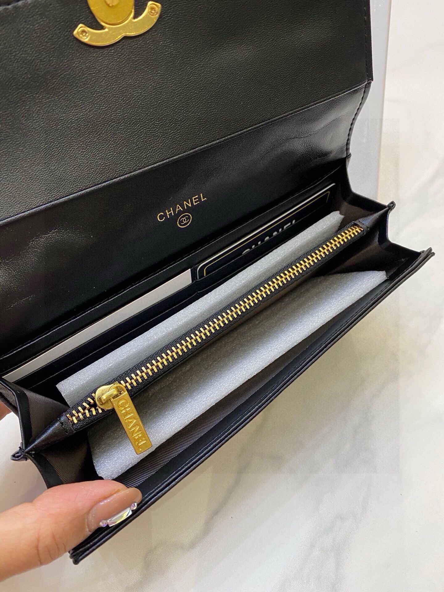 シャネル(Chanel) ラムスキン フラップ ウォレット 財布