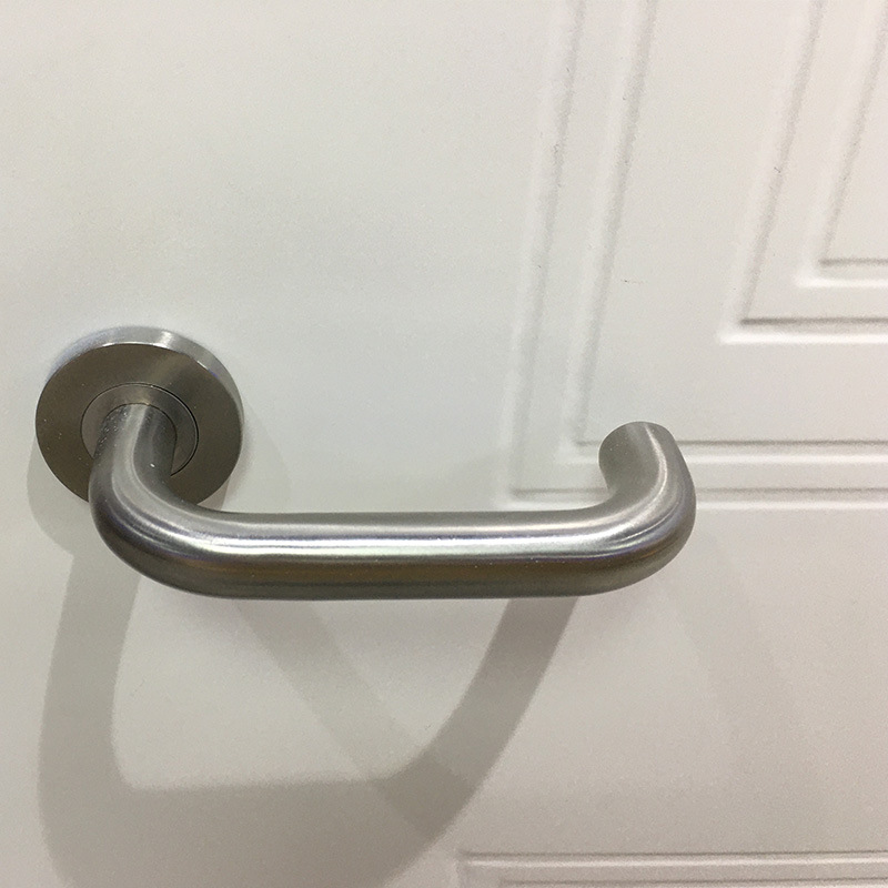 Sound insulation and heat insulation wooden engineering fire door