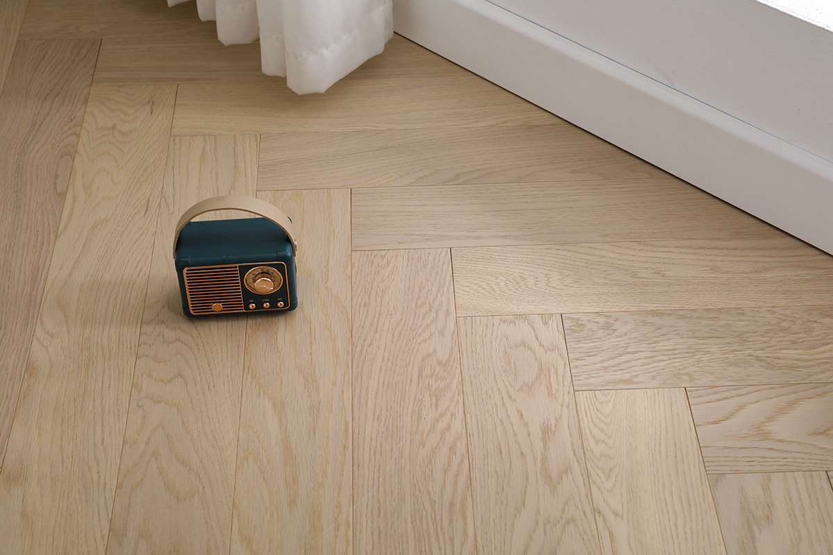 ARS605 brushed oak herringbone parquet flooring
