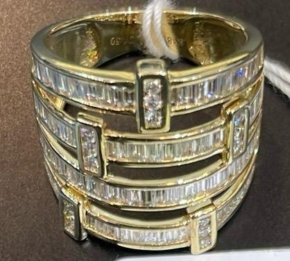 D3 Round Tri Diamond Ring