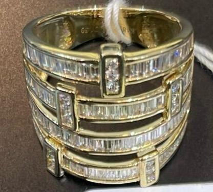 D3 Round Tri Diamond Ring
