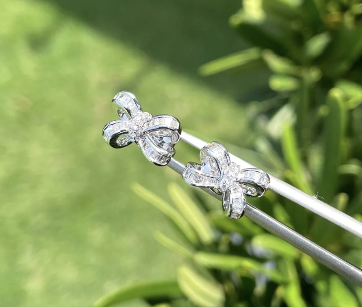 Ribbon Diamond Earring