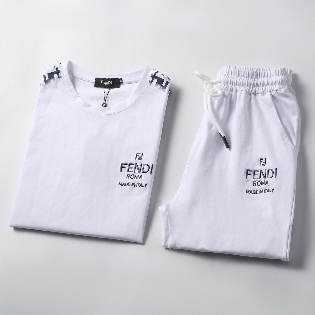 【FENDI公式旗艦店】 半袖ショートパンツスーツ ご好評に付き再入荷！