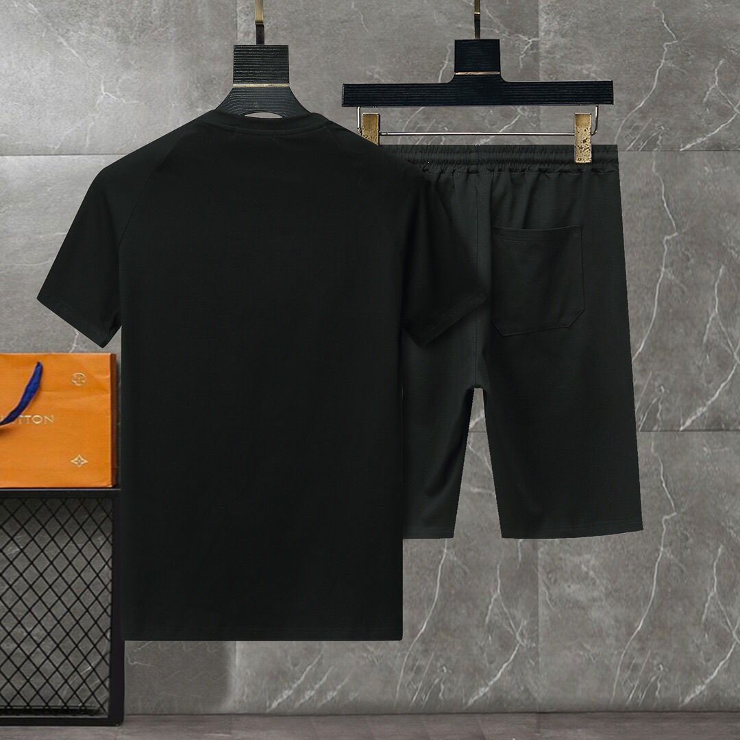 【GUCCI公式旗艦店】 半袖ショートパンツスーツ ご好評に付き再入荷！