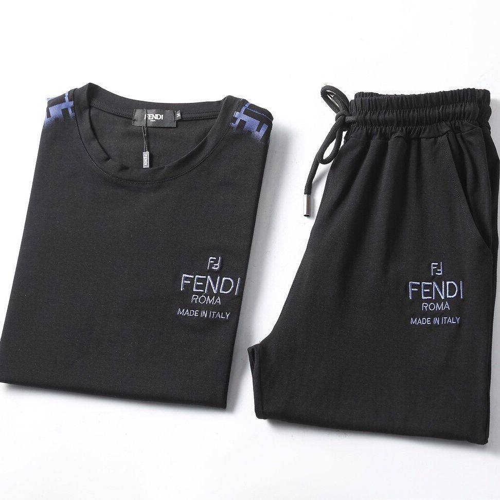 【FENDI公式旗艦店】 半袖ショートパンツスーツ ご好評に付き再入荷！