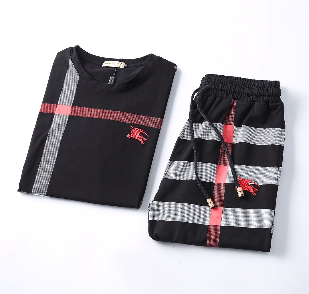 【BURBERRY公式旗艦店】 半袖ショートパンツスーツ ご好評に付き再入荷！