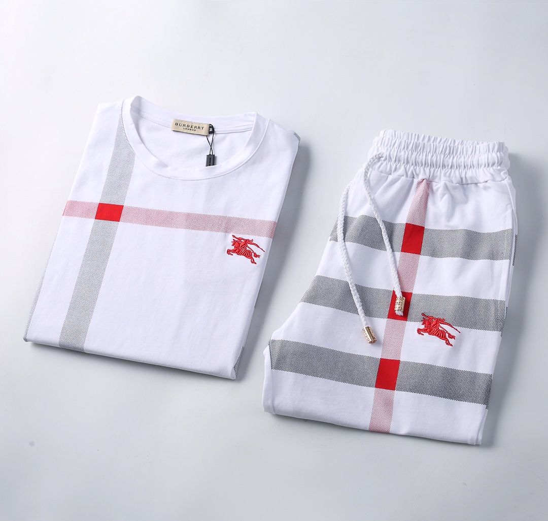 【BURBERRY公式旗艦店】 半袖ショートパンツスーツ ご好評に付き再入荷！