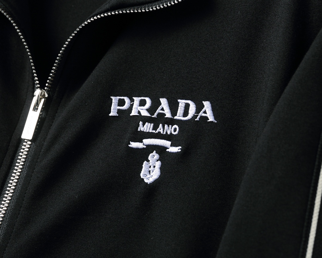 【Prada】( プラダ ) スーツ【即日出荷】ご好評に付き再入荷！