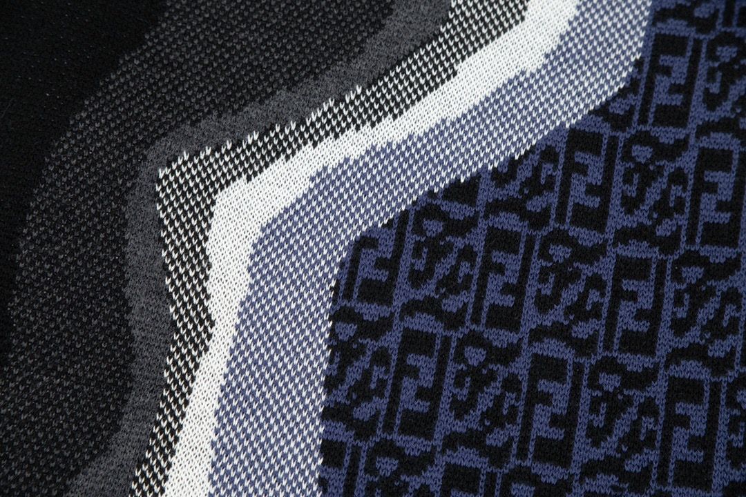 【FENDI公式旗艦店】（フェンディ）ご好評に付き再入荷！！