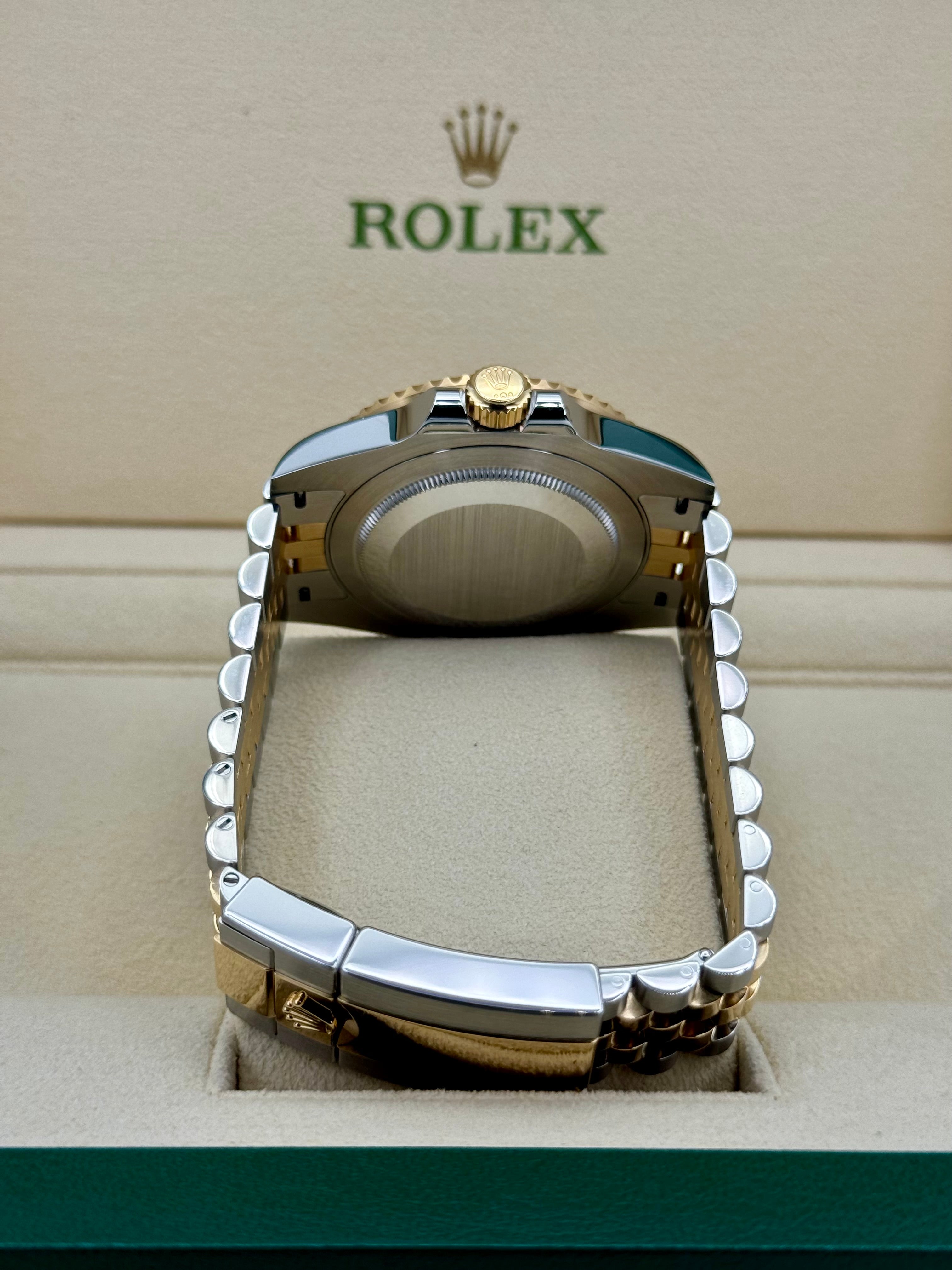 NEW 2025 ロレックス GMTマスターII 40mm 126713GRNR ツートンジュビリー