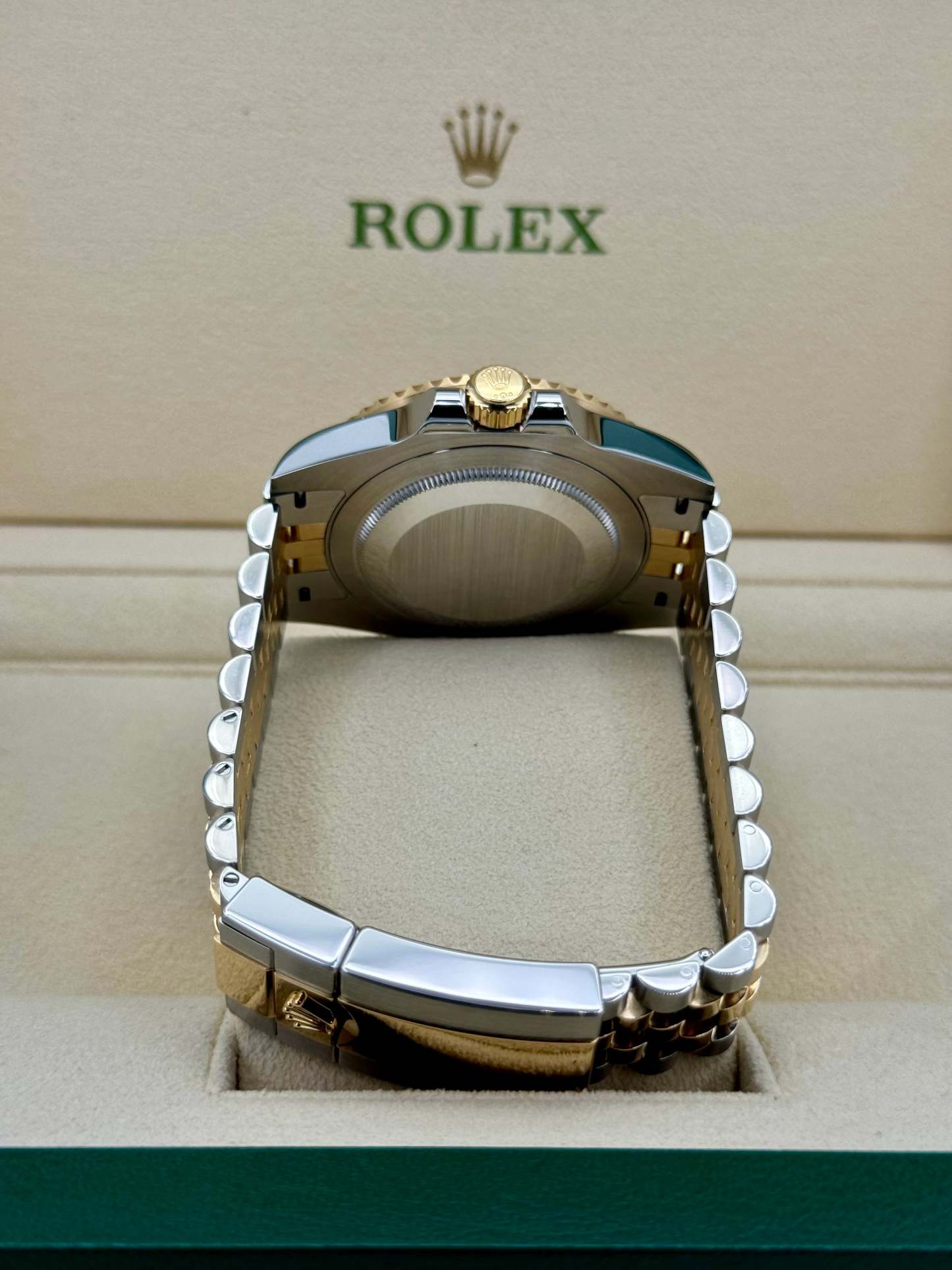 NEW 2025 ロレックス GMTマスターII 40mm 126713GRNR ツートンジュビリー