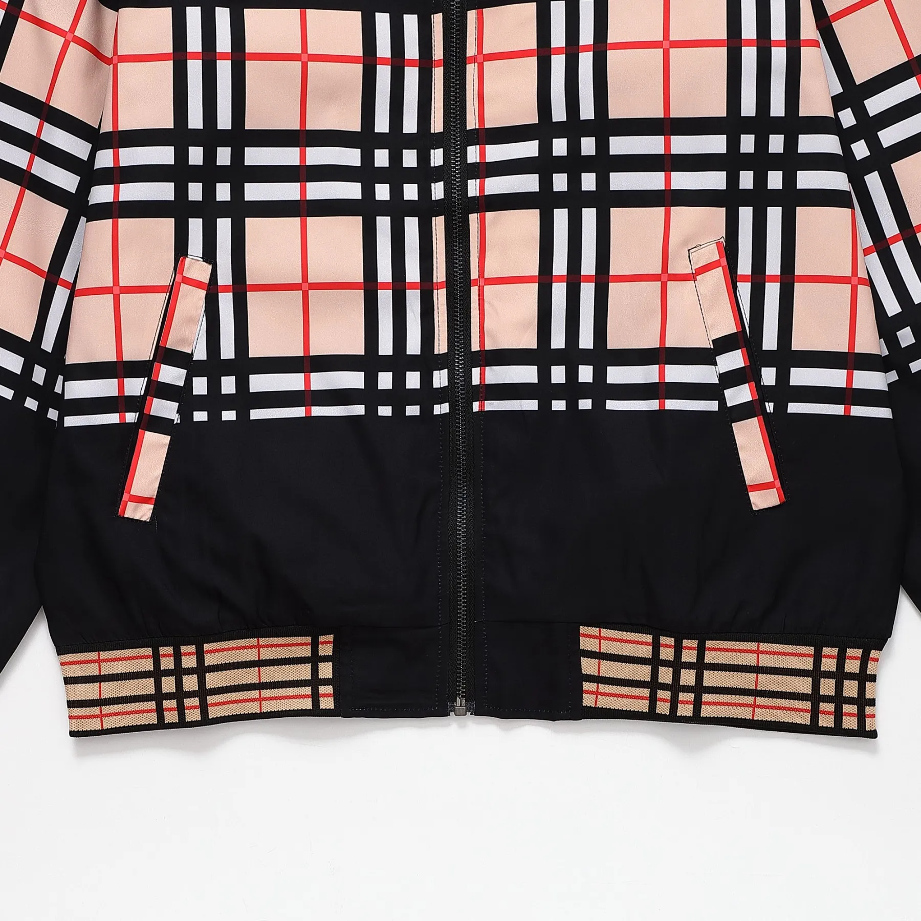 【BURBERRY 公式旗艦店】バーバリー ジャケット着好評に付き再入荷！