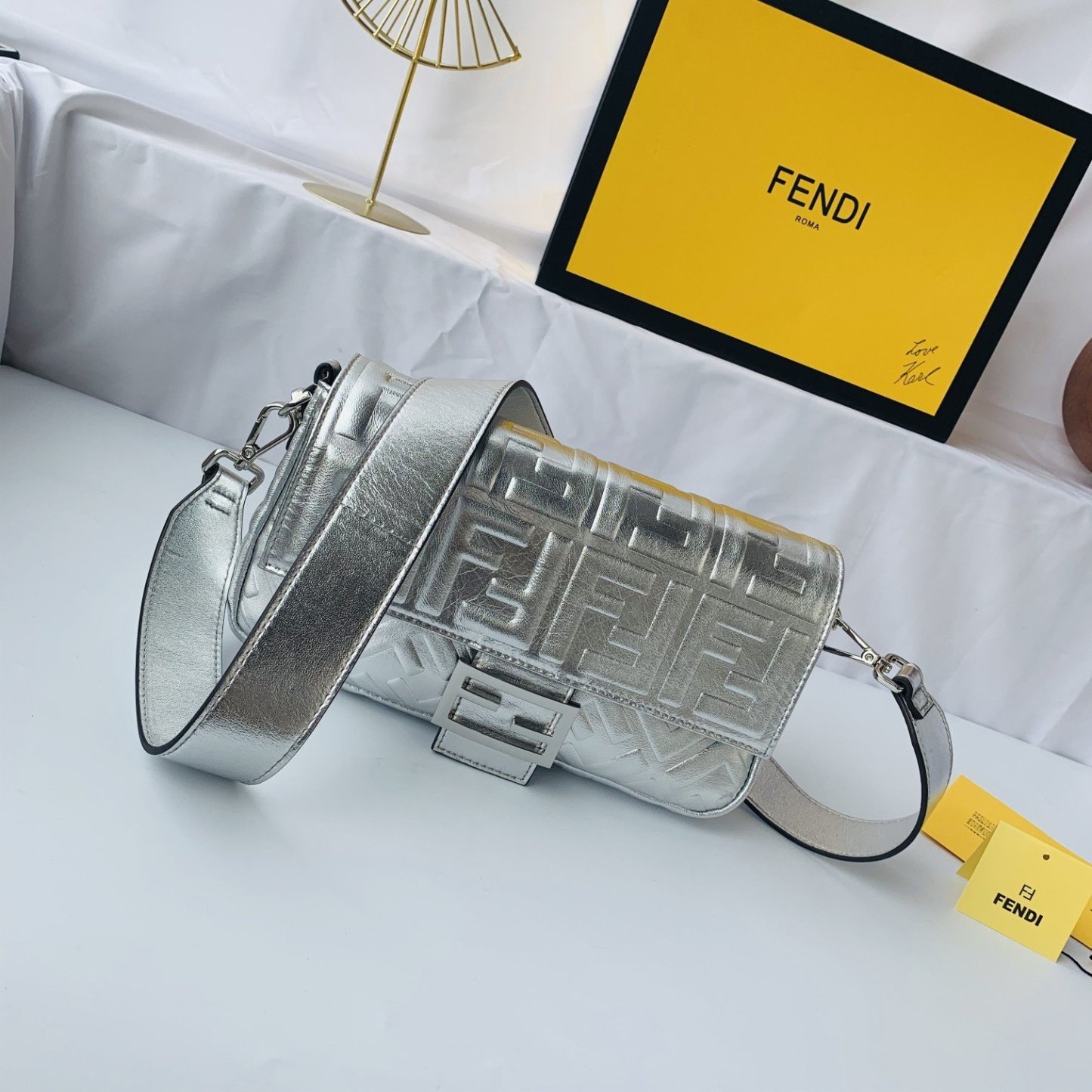 FENDI（フェンディ） メッセンジャーバッグ 26X14X4 CM