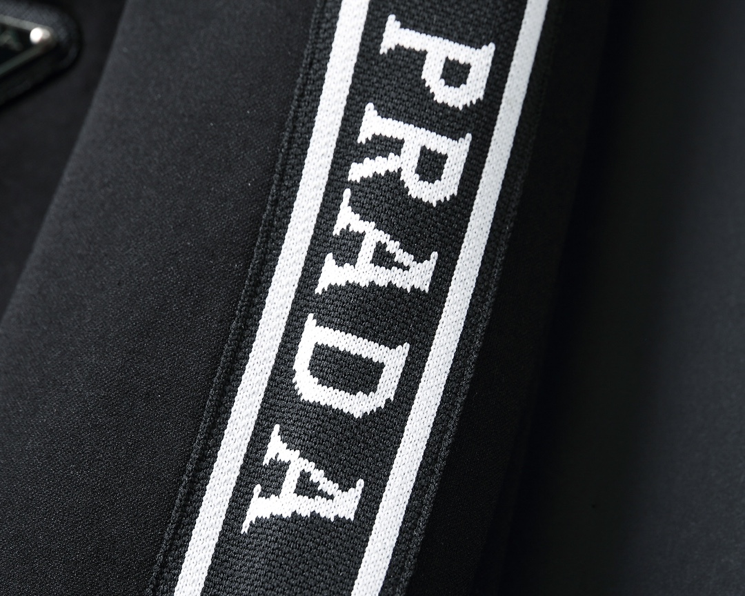 【Prada】( プラダ ) スーツ【即日出荷】ご好評に付き再入荷！