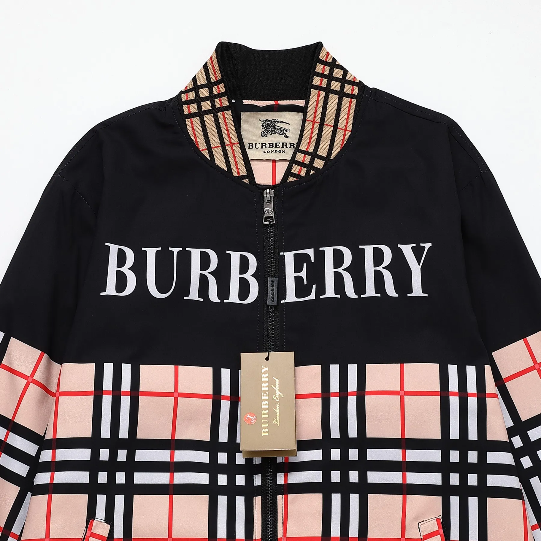 【BURBERRY 公式旗艦店】バーバリー ジャケット着好評に付き再入荷！