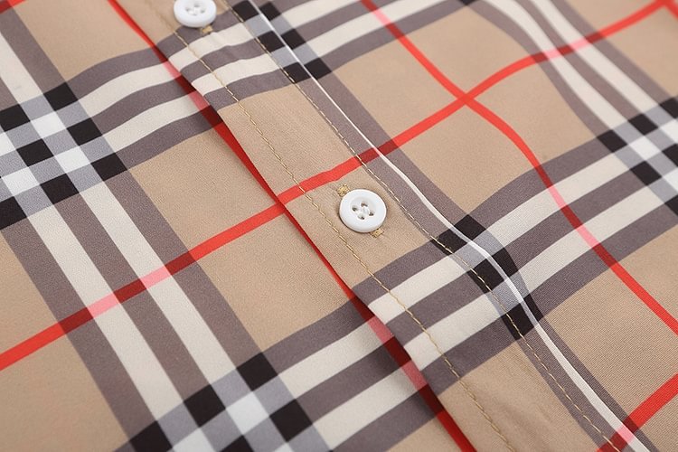 【BURBERRY旗艦店】（バーバリー） 半袖シャツ 3色 ご好評に付き再入荷！！