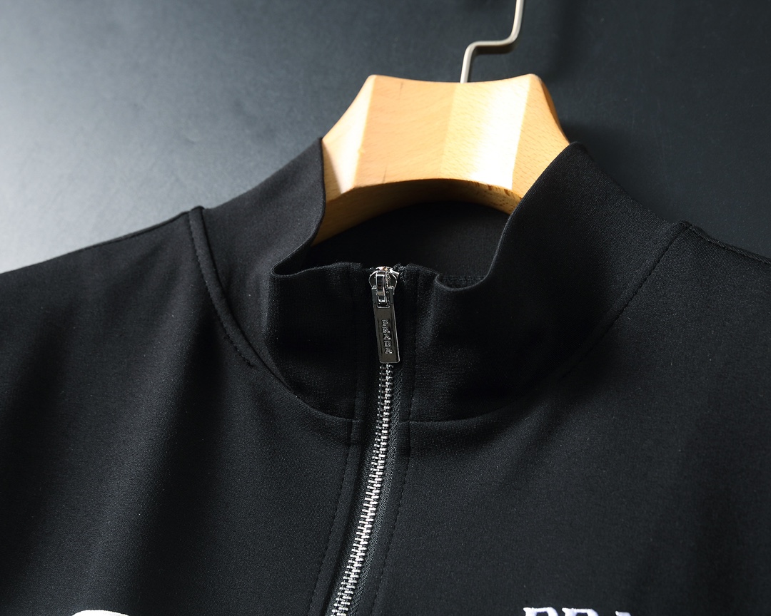 【Prada】( プラダ ) スーツ【即日出荷】ご好評に付き再入荷！