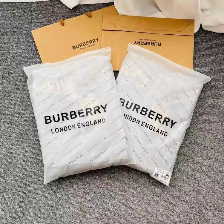 【BURBERRY】（バーバリー）男女兼用、ご好評に付き再入荷！