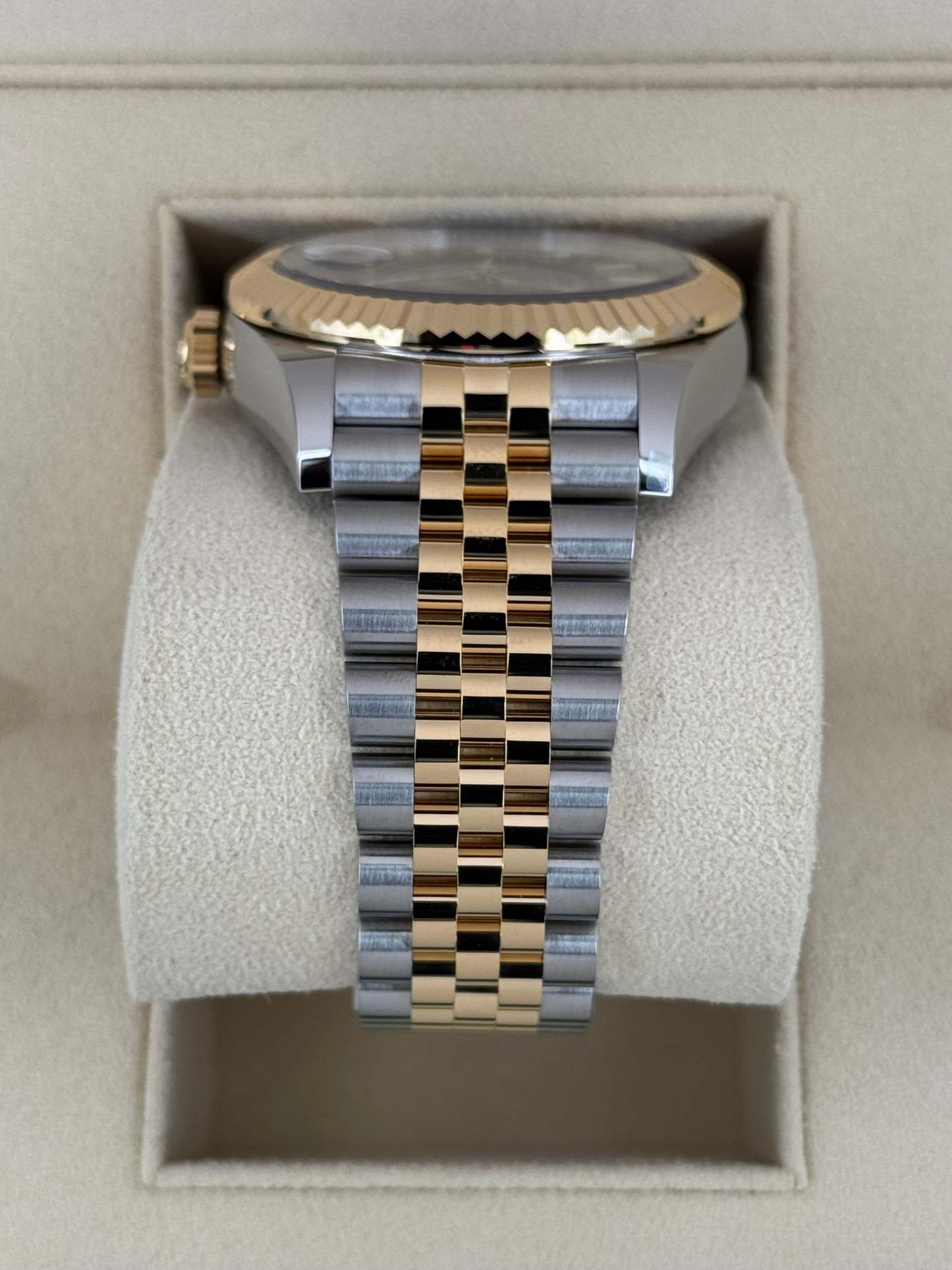 NEW 2025 ロレックス スカイドゥエラー 42mm 336933 ジュビリーブラックダイヤル
