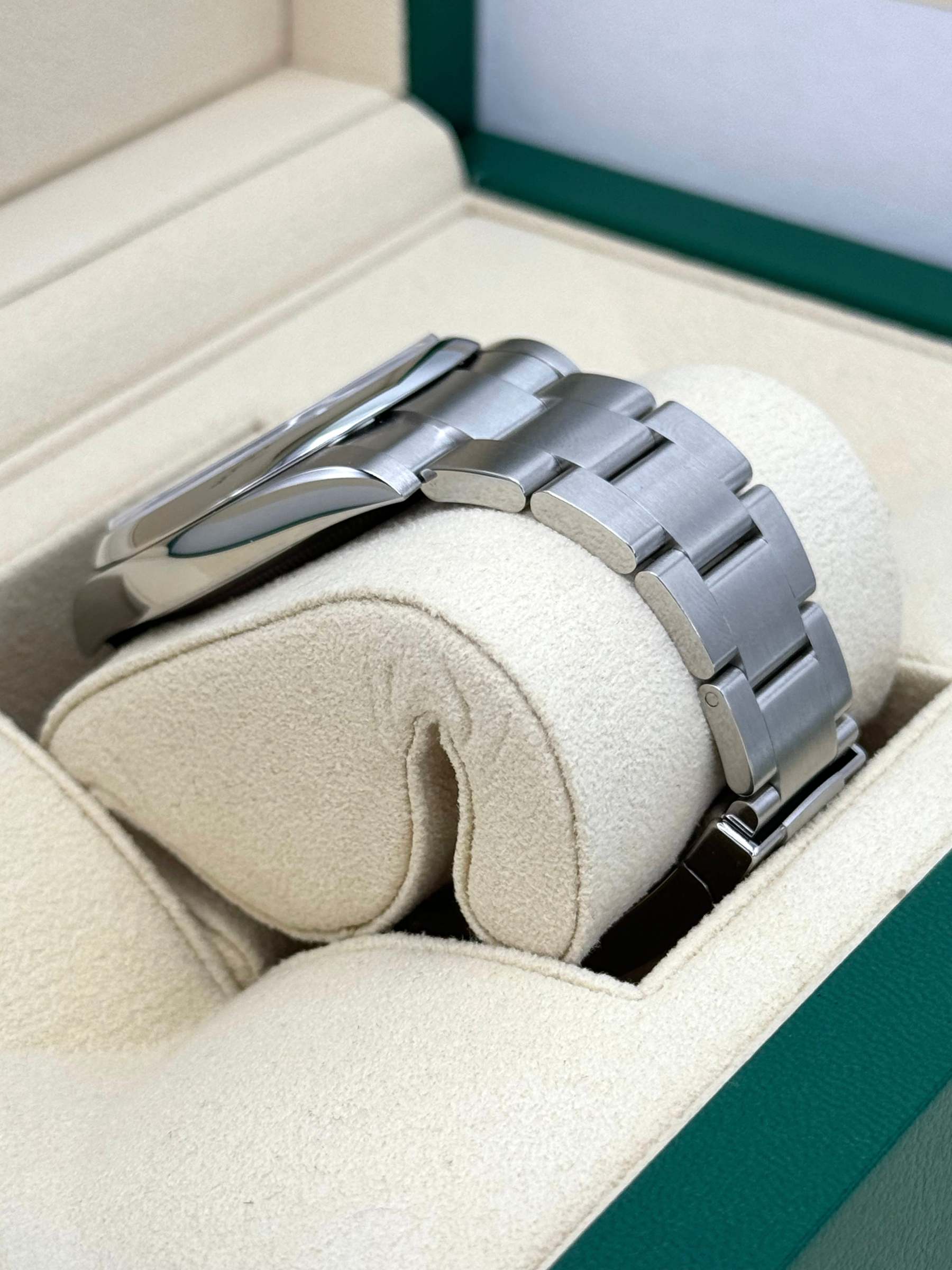 NEW 2024 ロレックス オイスターパーペチュアル 41mm 124300 セレブレーションダイヤル