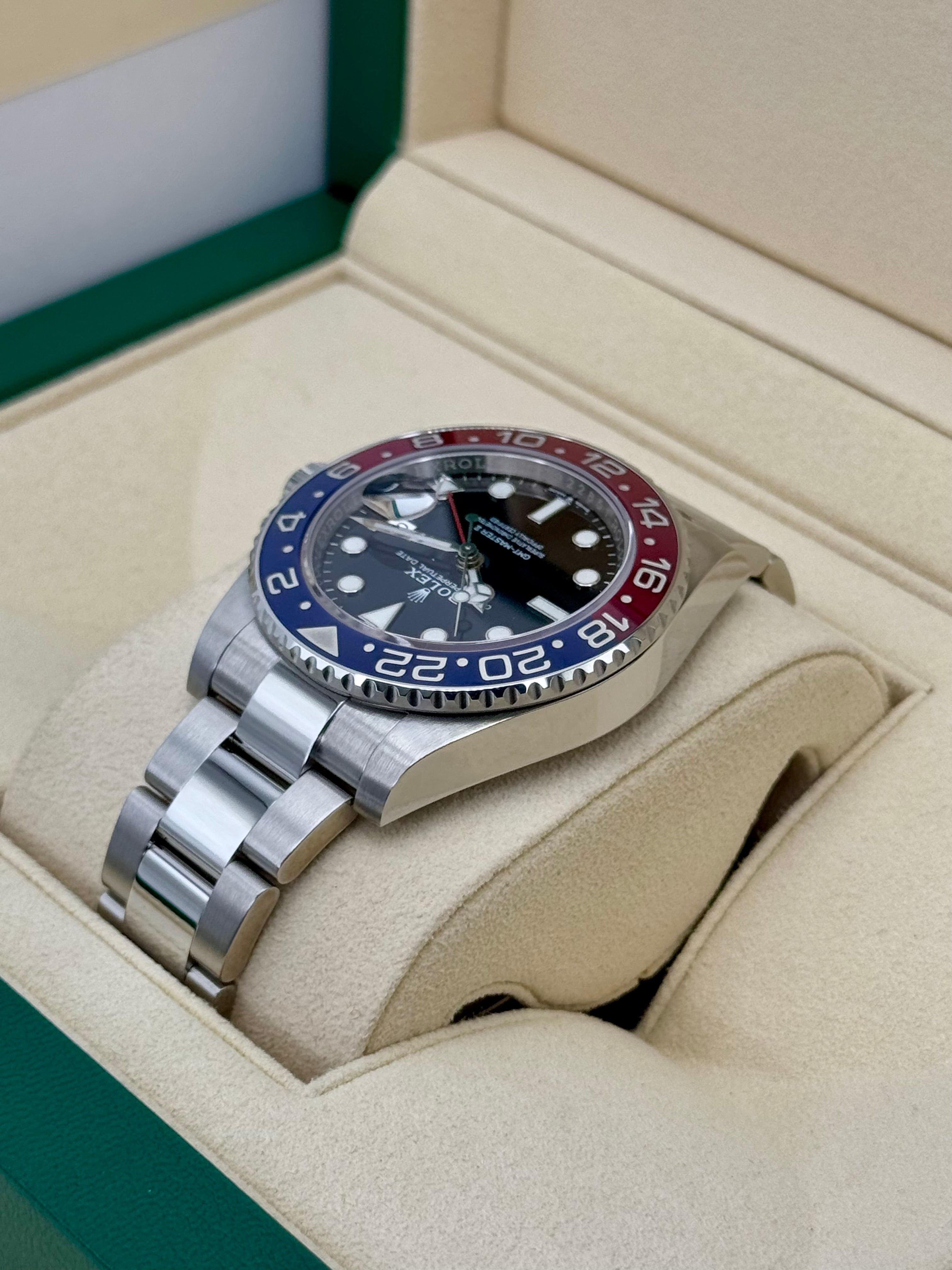 2022 ロレックス GMTマスターII 「ペプシ」 40mm 126710BLRO オイスター