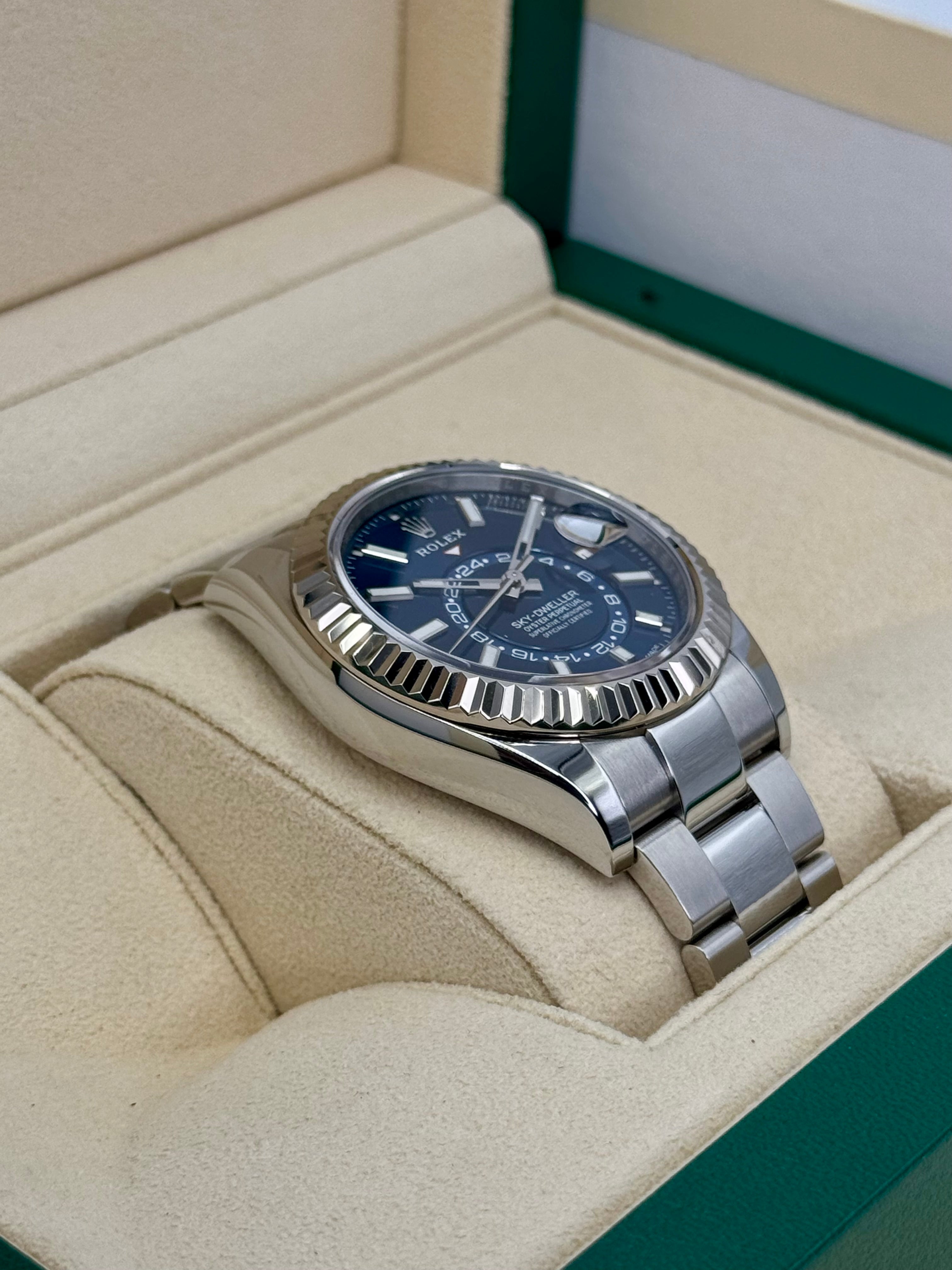 2023 ロレックス スカイドゥエラー 42mm 326934 オイスターブルー文字盤