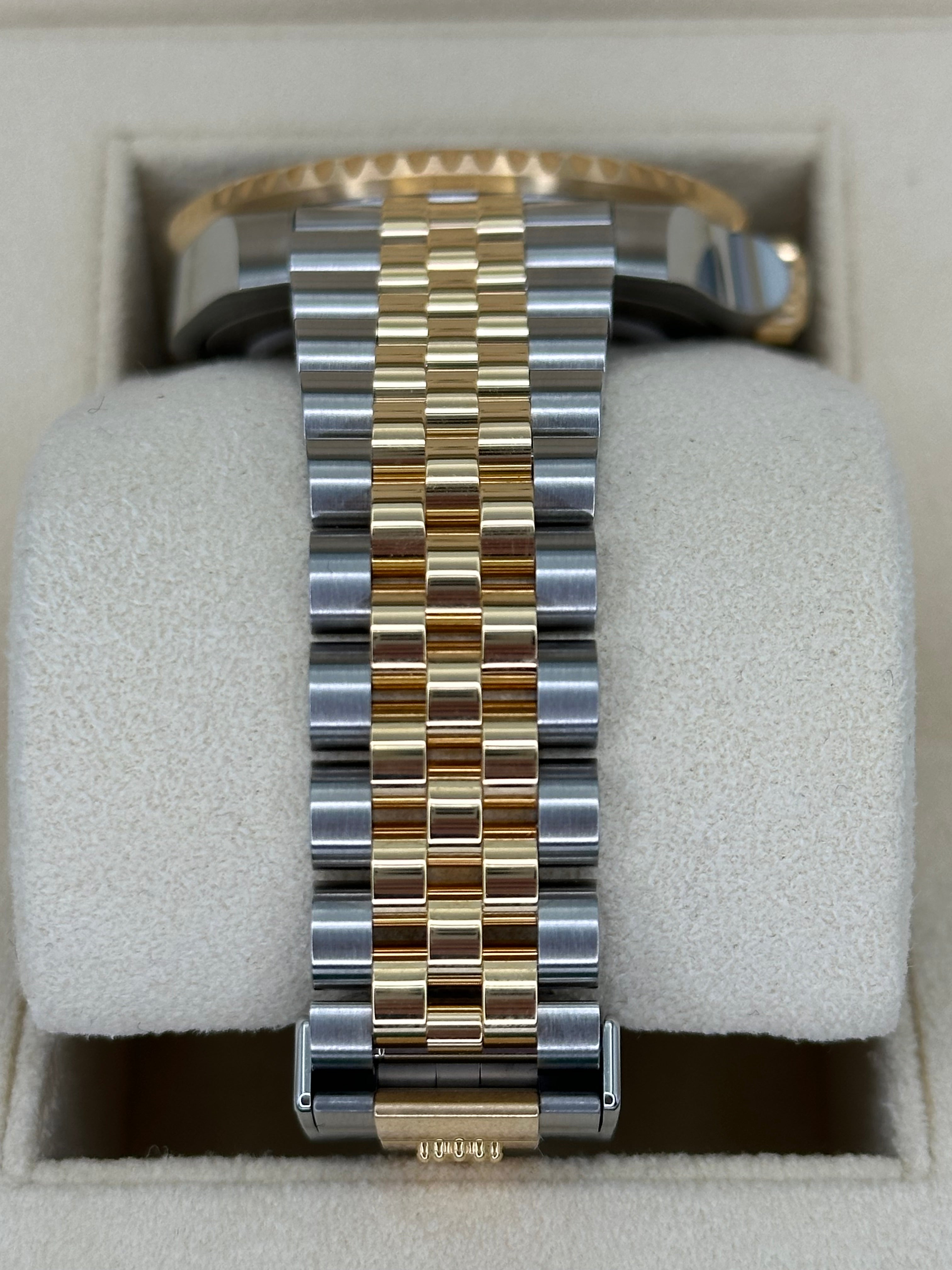 NEW 2025 ロレックス GMTマスターII 40mm 126713GRNR ツートンジュビリー