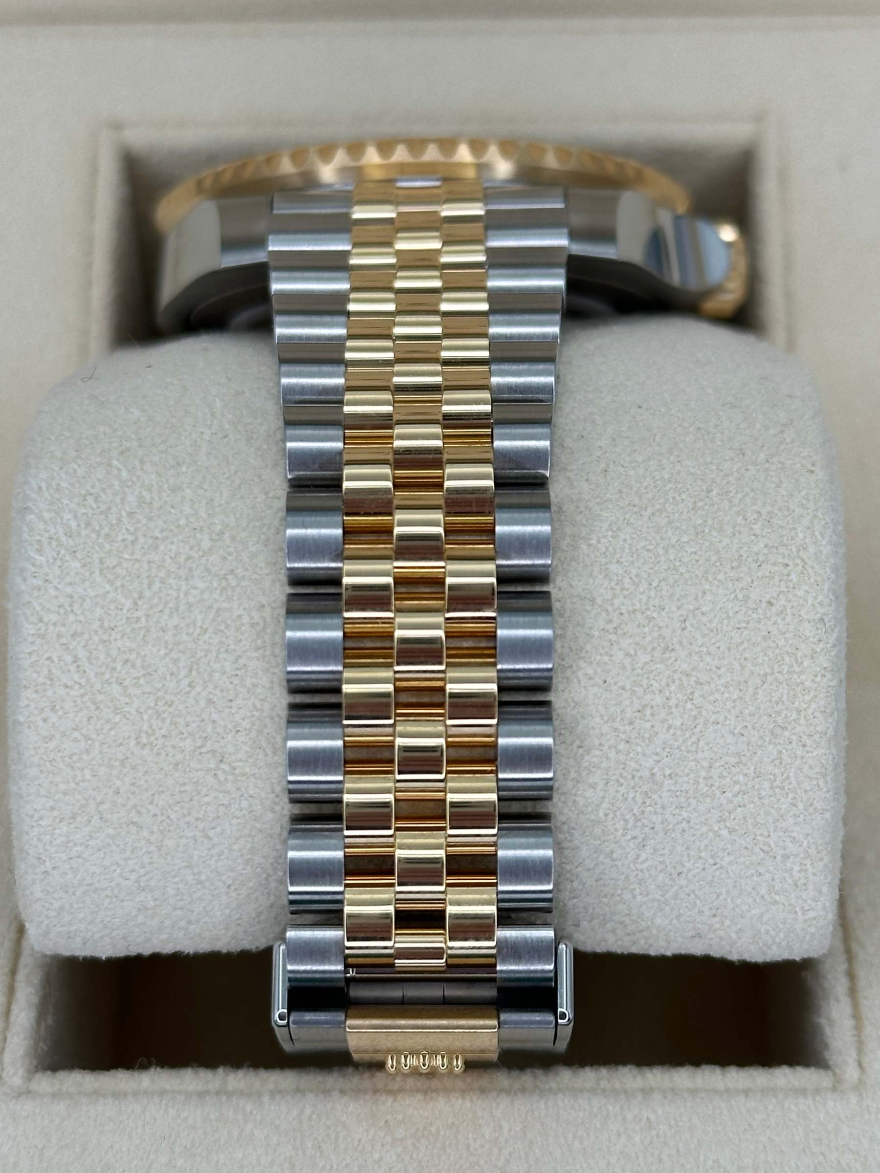 NEW 2025 ロレックス GMTマスターII 40mm 126713GRNR ツートンジュビリー