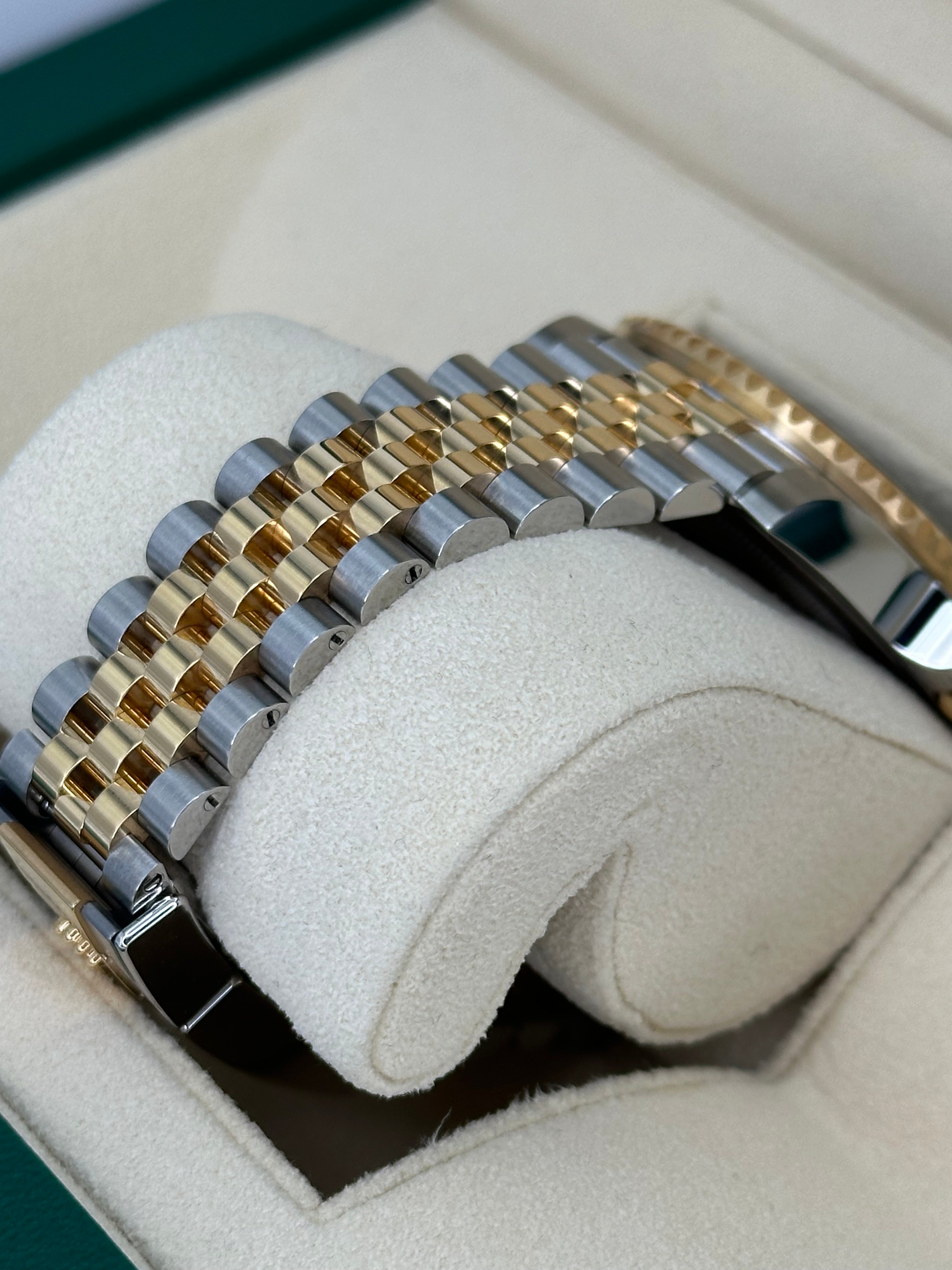 NEW 2025 ロレックス GMTマスターII 40mm 126713GRNR ツートンジュビリー