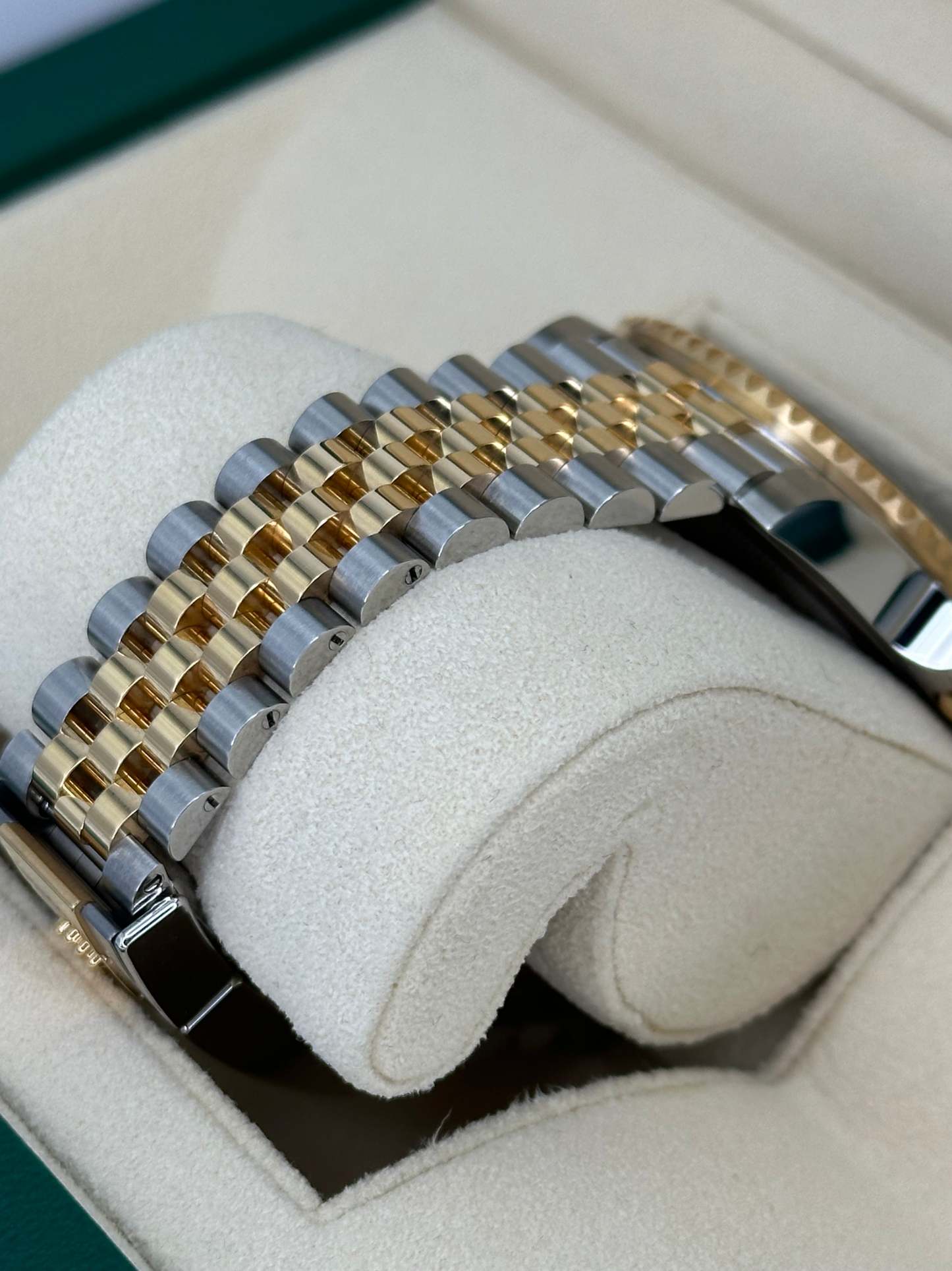 NEW 2025 ロレックス GMTマスターII 40mm 126713GRNR ツートンジュビリー