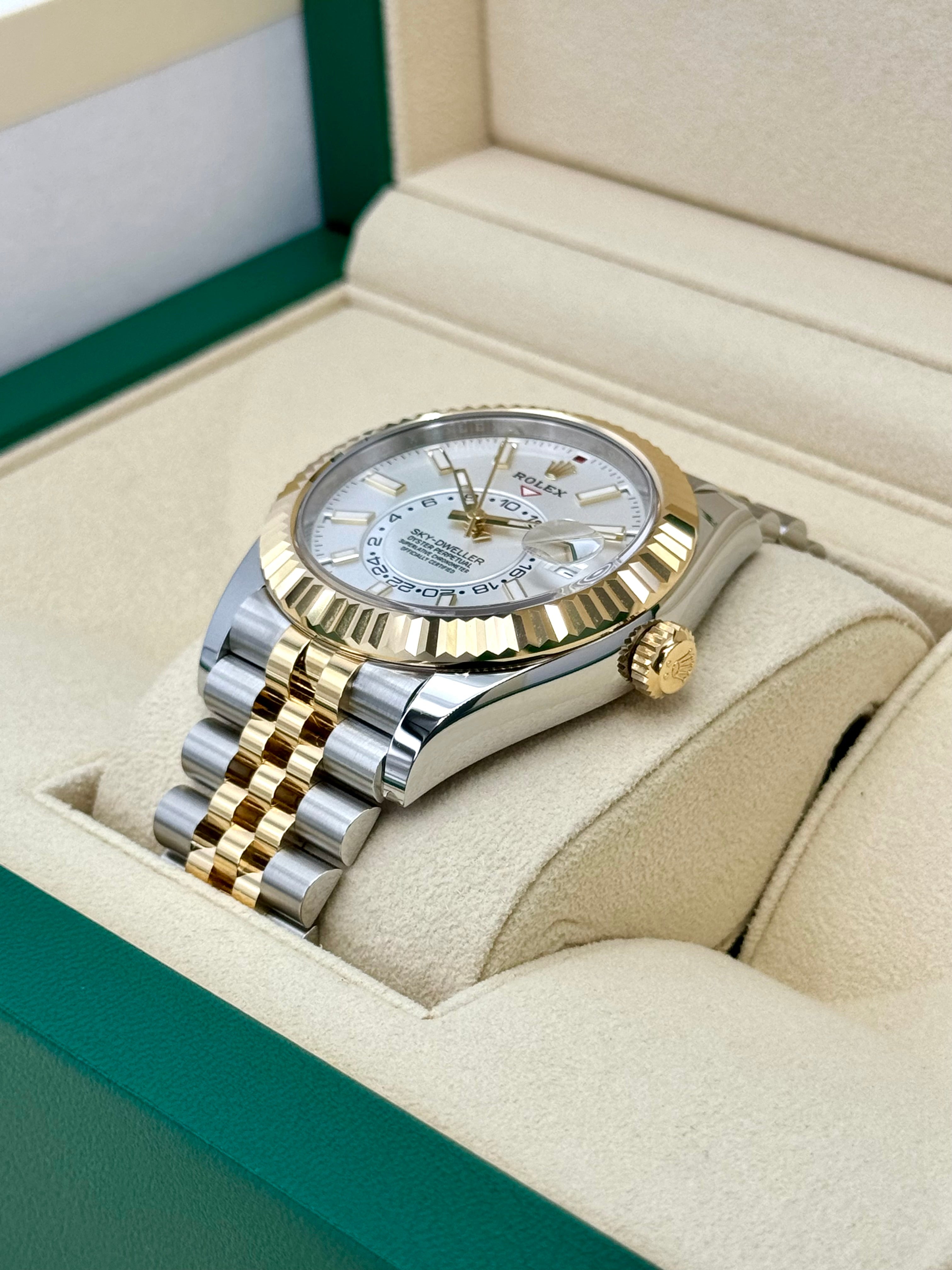 NEW 2024 ロレックス スカイドゥエラー 42mm 336933 ツートーンジュビリーホワイトダイヤル